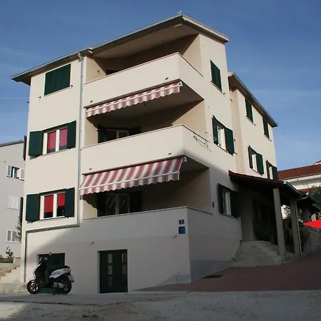 Nike Apartmán